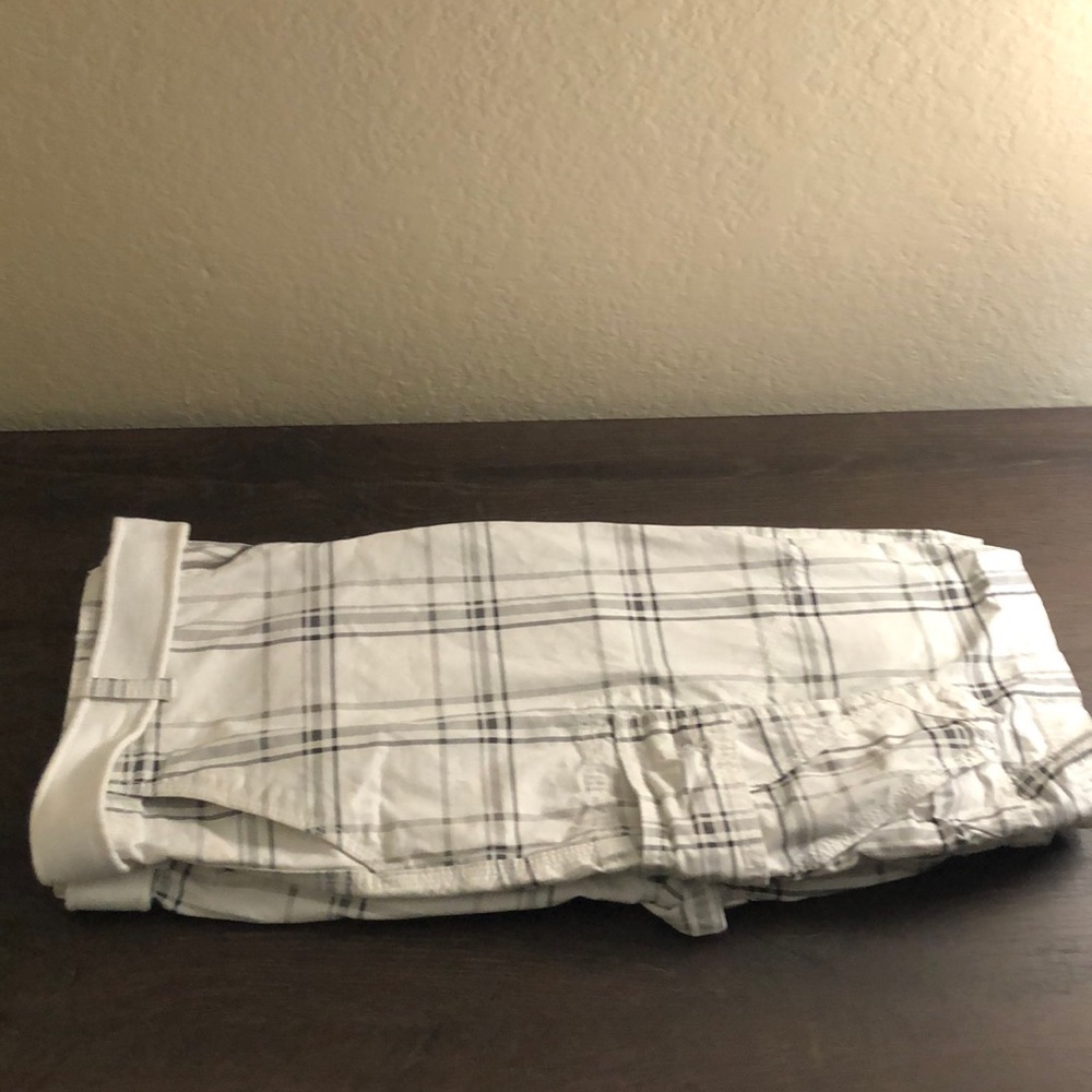 Men’s 30” waist cargo shorts